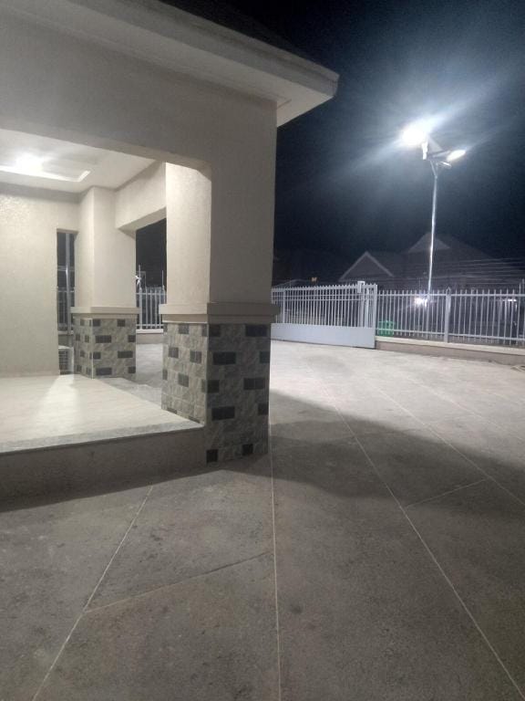 Cozy home near Airport road Lugbe Vacation rental in Abuja