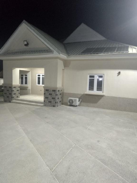 Cozy home near Airport road Lugbe Vacation rental in Abuja