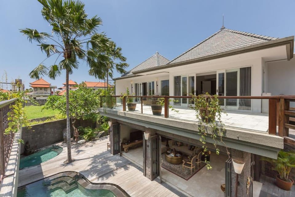 Tropical Vintage-style 4BR Private Villa in Canggu Villa in North Kuta
