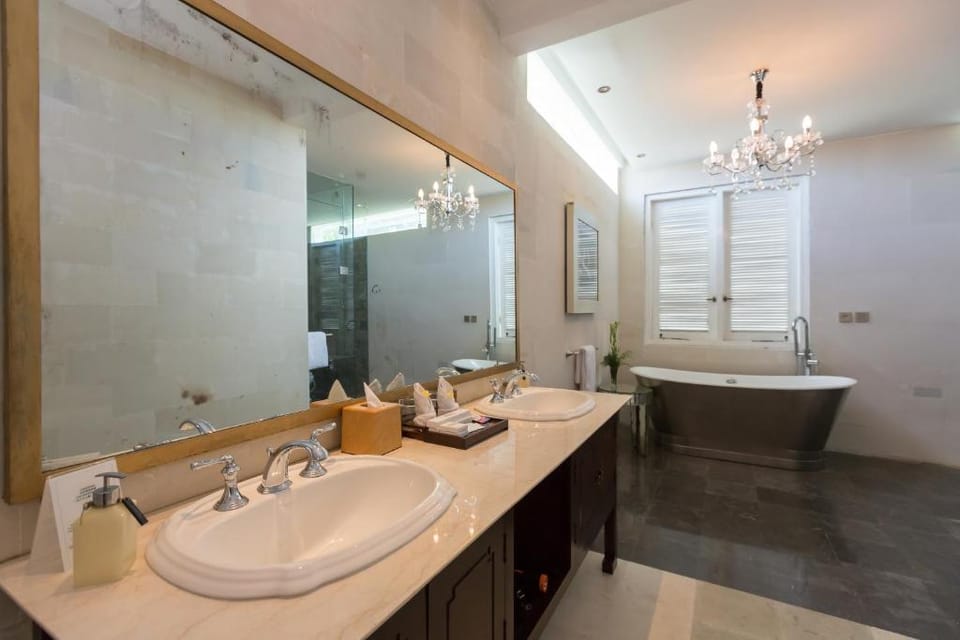 Tropical Vintage-style 4BR Private Villa in Canggu Villa in North Kuta