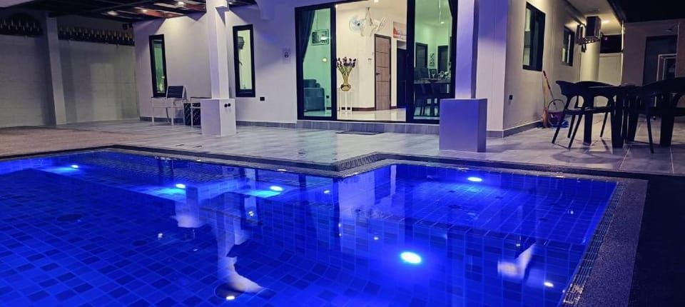 Private Pool With Jacuzzi Kids Pool Royal Park Villa in Pattaya City
