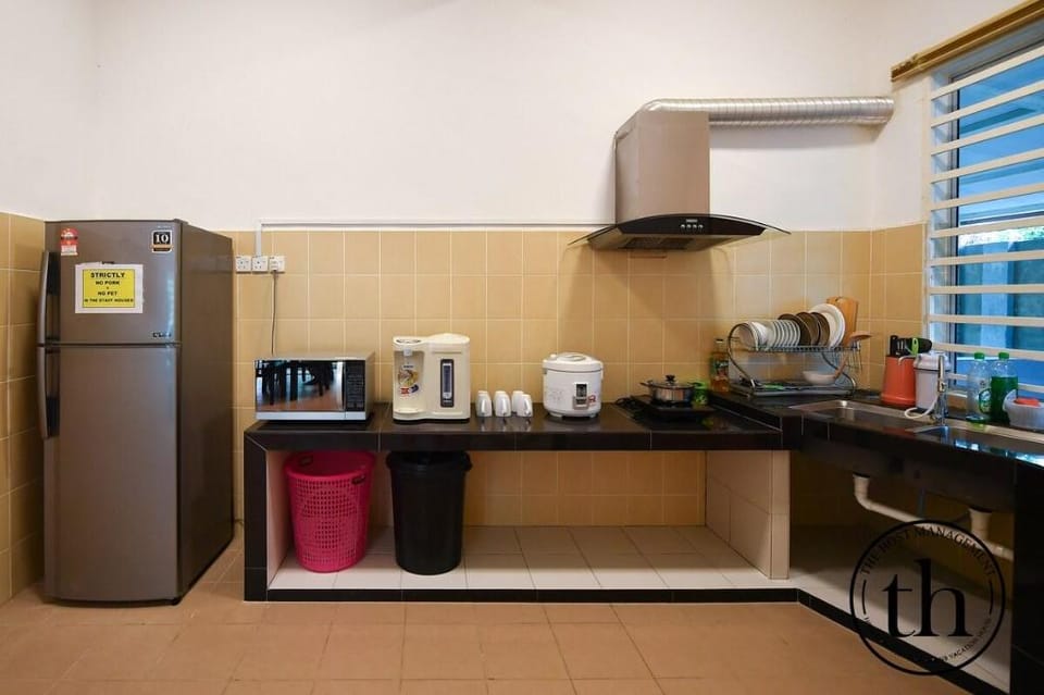 Luxury Semi-D (Hi-Speed Internet with TVbox) 11pax Vacation rental in Terengganu, Malaysia