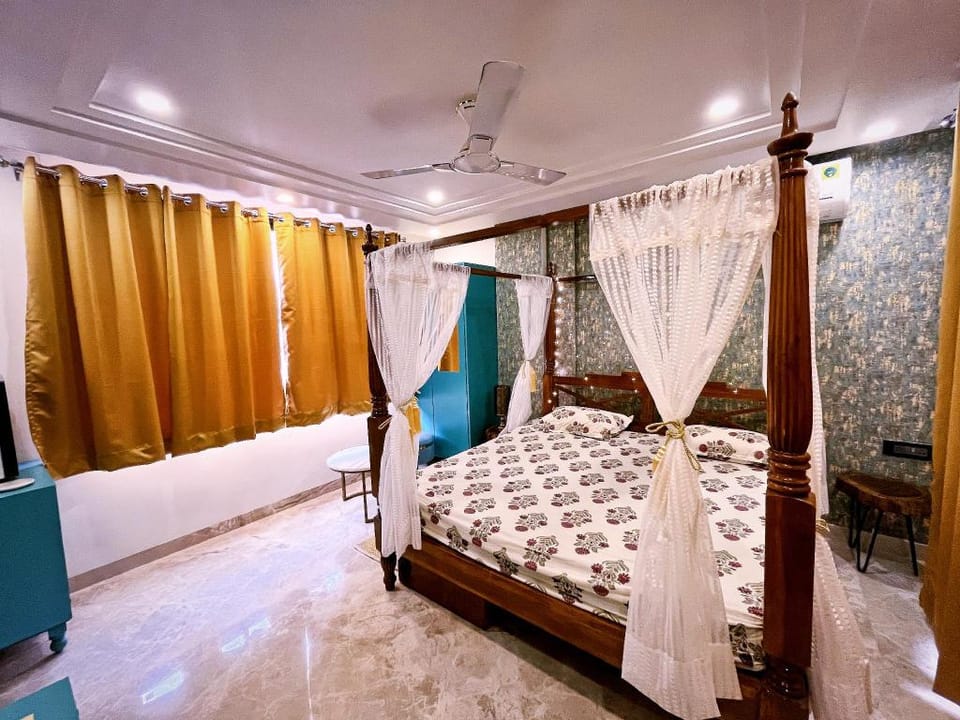 Jacuzzi-HotTub-Private Bedroom and private Terrace Apartment in Delhi