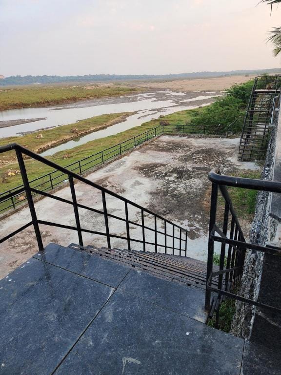 Fully Furnished Home/Villa at the edge of River. Villa in Gujarat