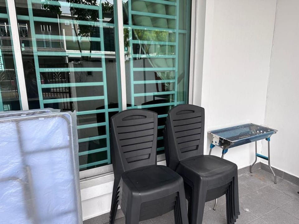 11 Austin 5mins to AICC Long Sing HeLiXuan Yi Jia PeiKin Restaurant Opposite HSI Vacation rental in Johor Bahru