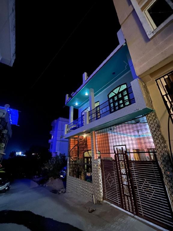 Happy High Stays 2bhk with terrace in tapovan Apartment in Rishikesh