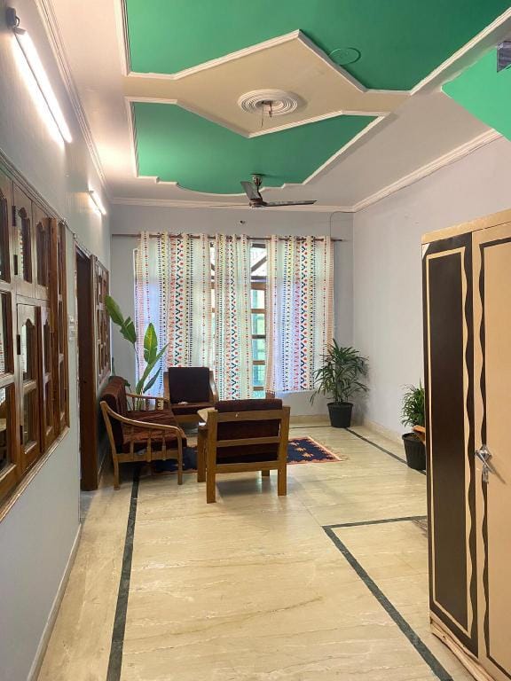 Happy High Stays 2bhk with terrace in tapovan Apartment in Rishikesh
