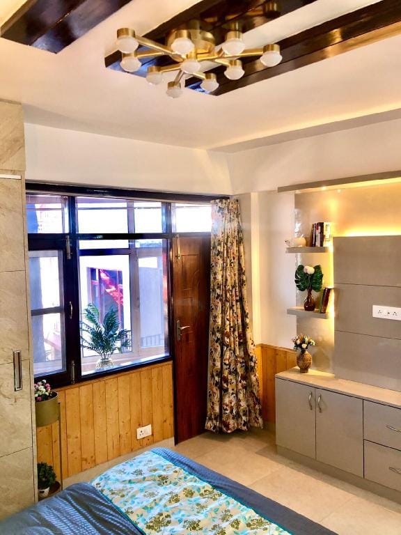 Jakhoo Nest - Tiny House Apartment in Shimla