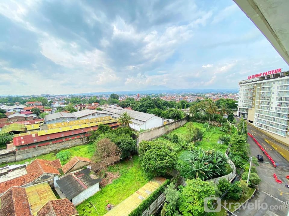 Comfort Designed 1BR Gateway Pasteur By Travelio Apartment in Bandung