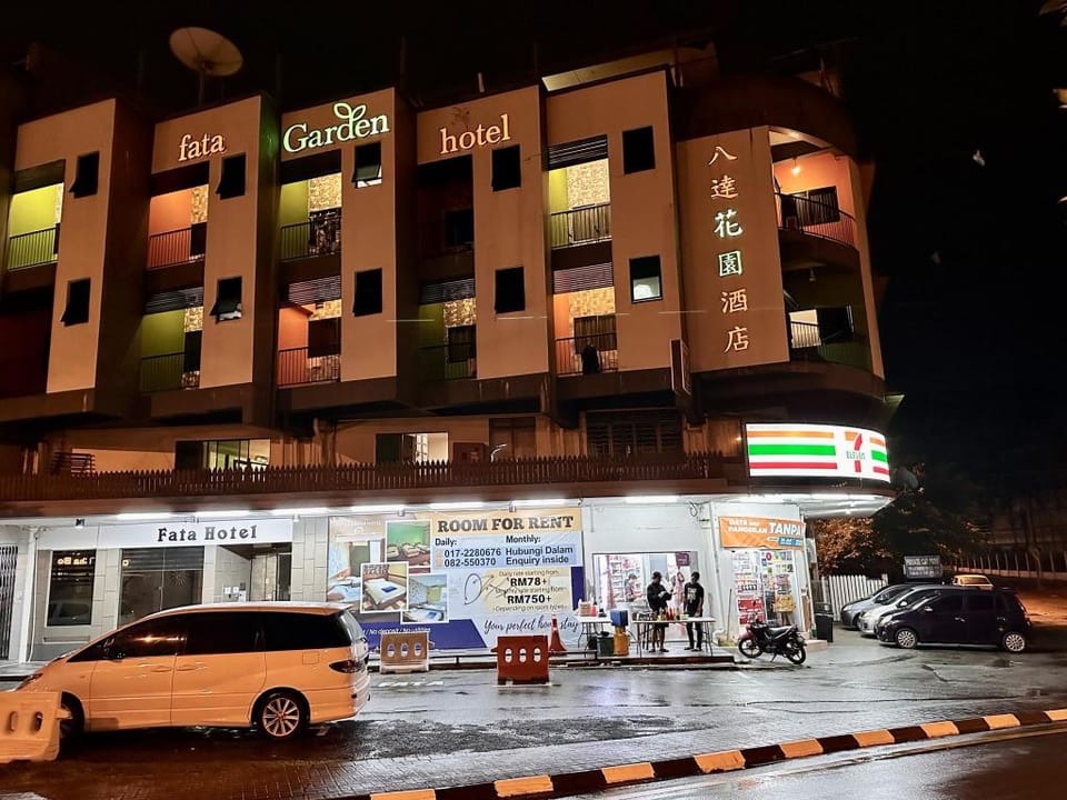 Kuching Fata Hotel @ 204 Family Room with window Apartment in Kuching