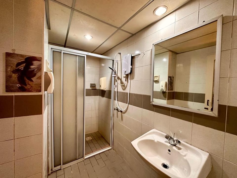Kuching Fata Hotel @ 204 Family Room with window Apartment in Kuching
