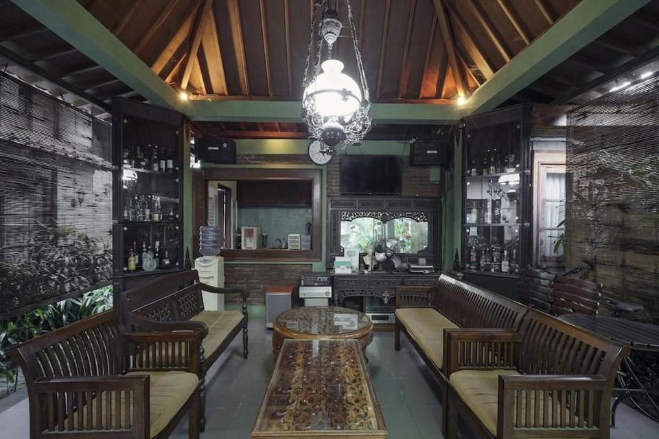 Ndalem Maharani Guest House Bed and Breakfast in Yogyakarta