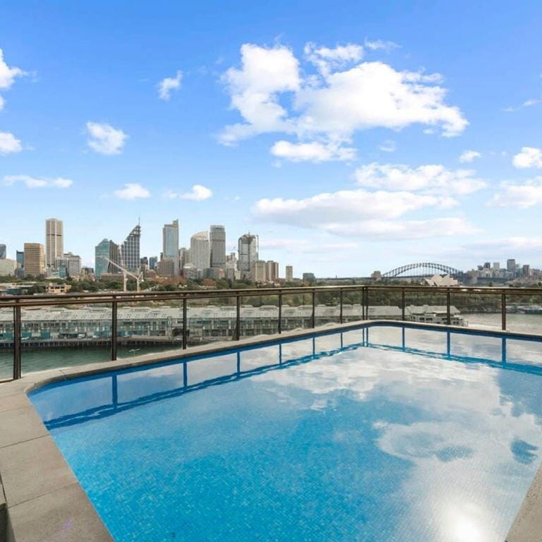 Heart Of The City Minutes from Macleay Street Apartment in Sydney