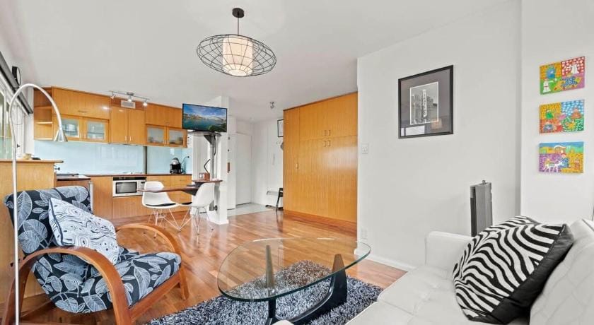 Heart Of The City Minutes from Macleay Street Apartment in Sydney
