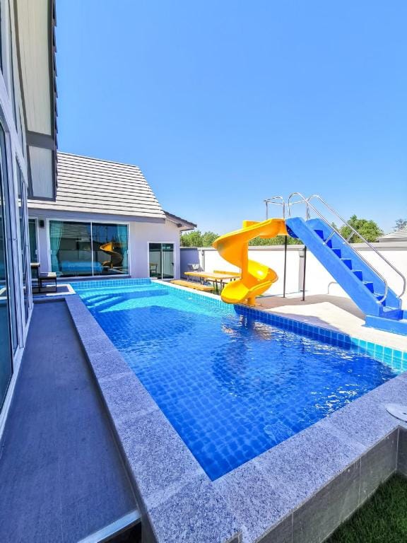 C POOL VILLA CHA-AM Villa in Thailand