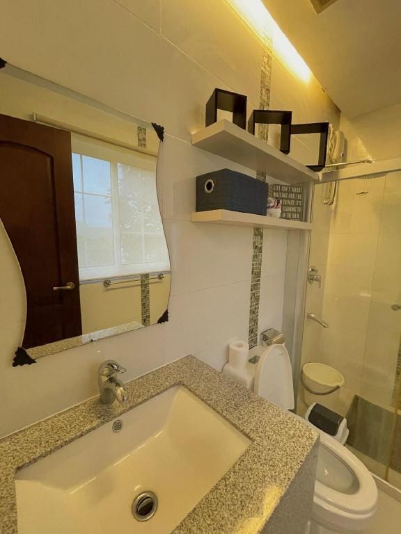 Find serenity at a Contemporary 2 BR Condo in Cebu Vacation rental in Cebu City