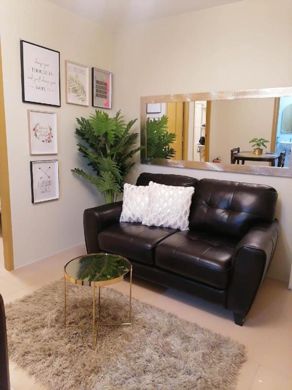 2BR Modern Seaside Condo in Dumaguete - Pool,Gym, Near Dining Apartment in Dumaguete