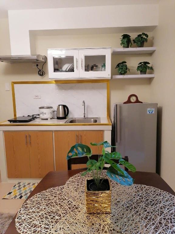 2BR Modern Seaside Condo in Dumaguete - Pool,Gym, Near Dining Apartment in Dumaguete