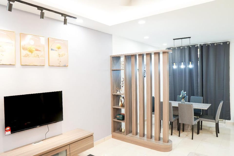 ^L & L Homestay^ (Bukit Indah) Vacation rental in Johor Bahru
