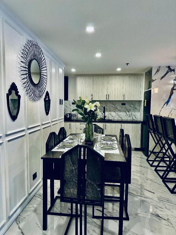 Premiere 1 Bedroom Luxury Suite Apartment in Makati