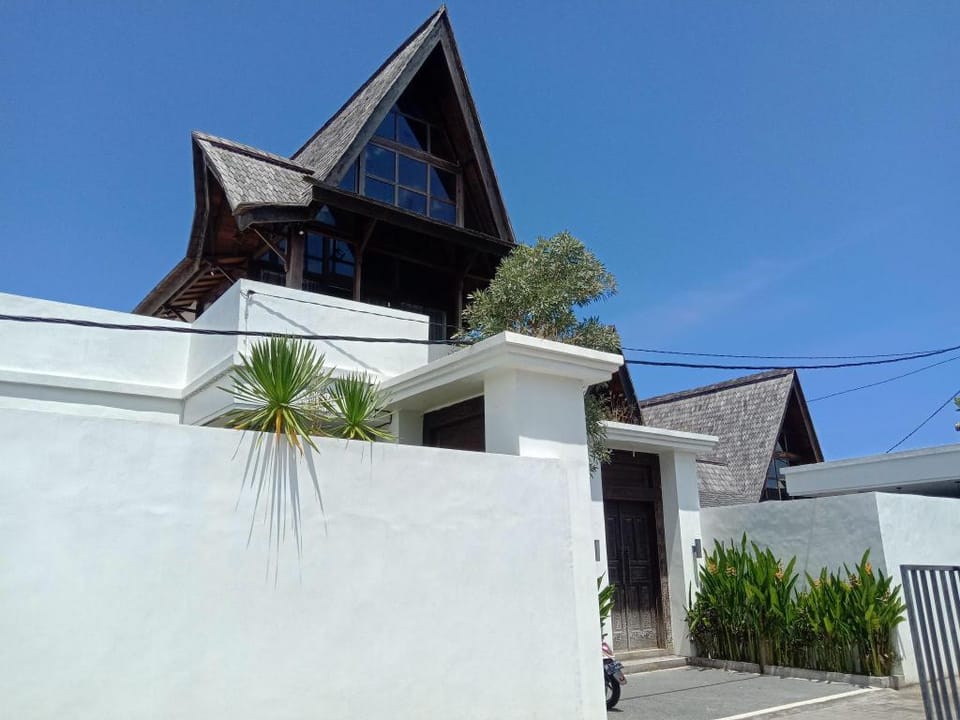 Beach 10 mins-Mimi D. Canggu Private Pool Villa in North Kuta