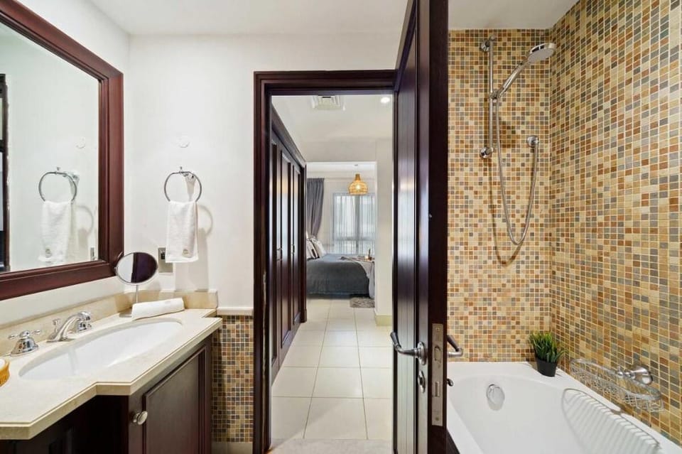 Lux 1BR in vicinity to burj khalifa | downtown Vacation rental in Dubai
