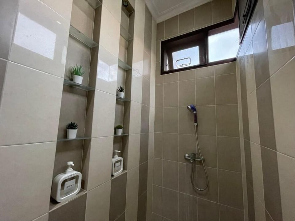Guesthouse near Diponegoro University (2 BR) Vacation rental in Indonesia