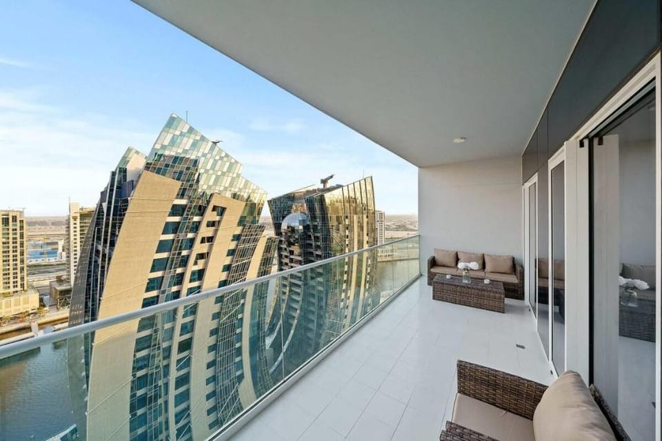 Designer 2BR in Business Bay w/ Dubai Canal View Vacation rental in Dubai