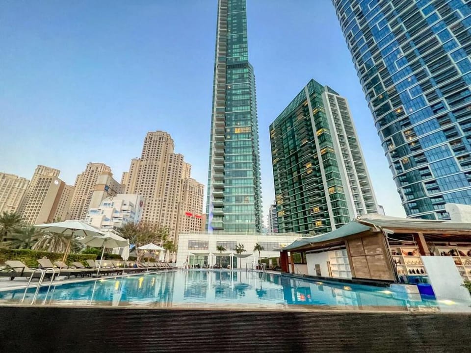 Exquisite 1BR w/ Pvt Beach Access in JBR, Sea View Apartment in Dubai