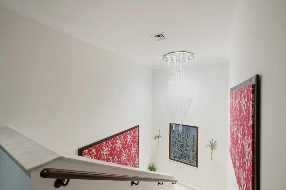 Ultra Lux 5BR Villa in Palm w/ Pool & Beach Access Villa in Dubai