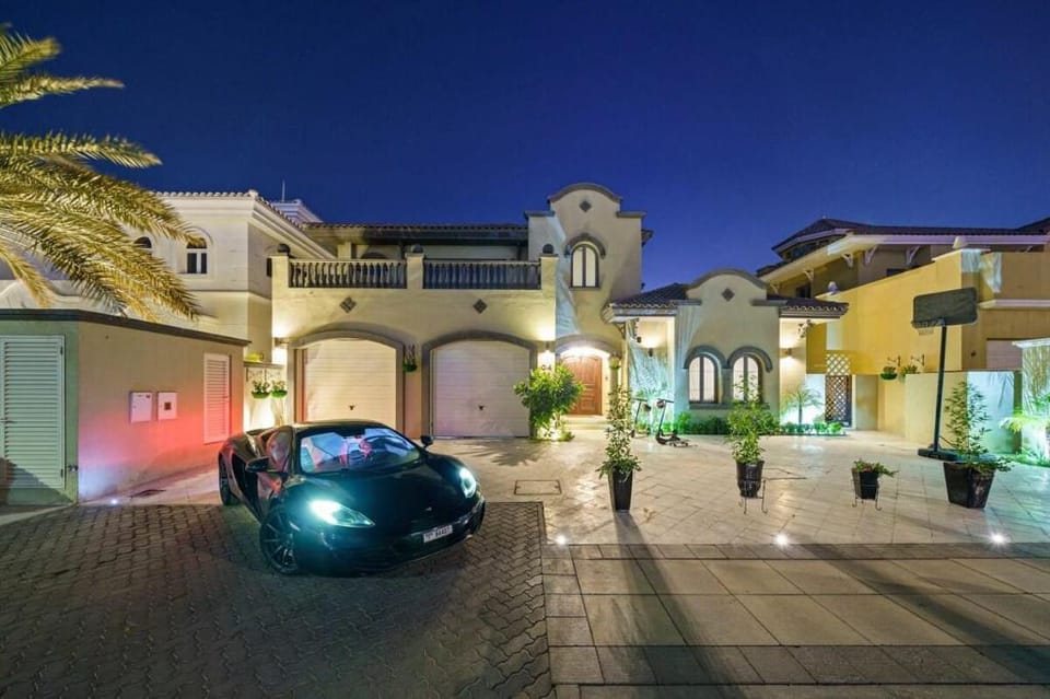 Ultra Lux 5BR Villa in Palm w/ Pool & Beach Access Villa in Dubai
