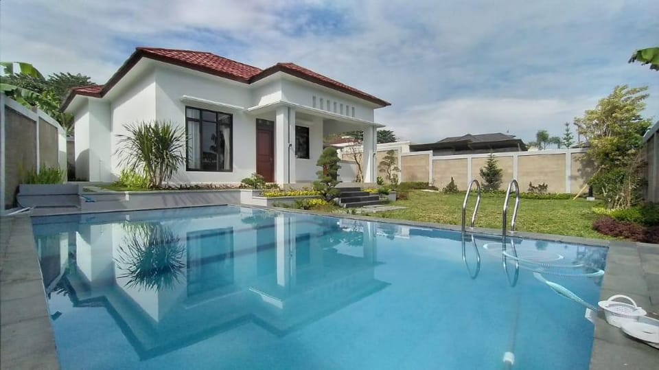 Sankis 5 Villa in Cisarua