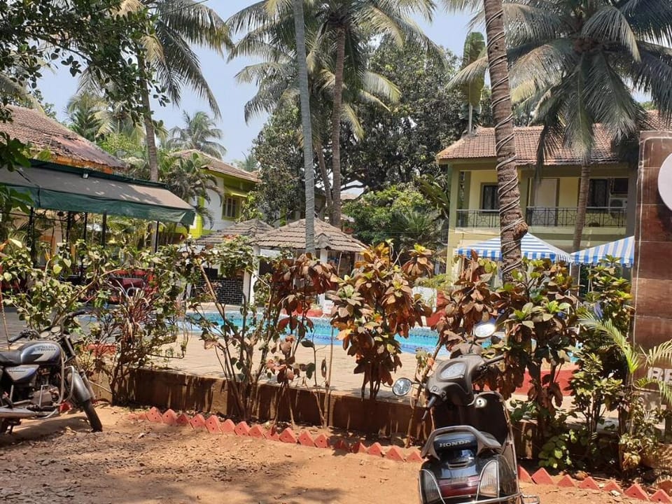 GRStays BEACH VILLA 300mts Calangute beach wd Pool Villa in Calangute