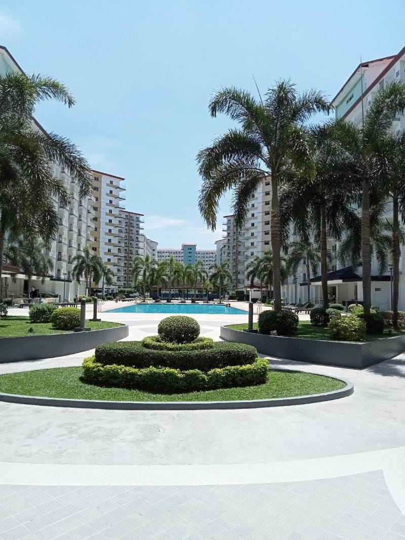 SM Field residences/ Condominium Apartment in Las Pinas