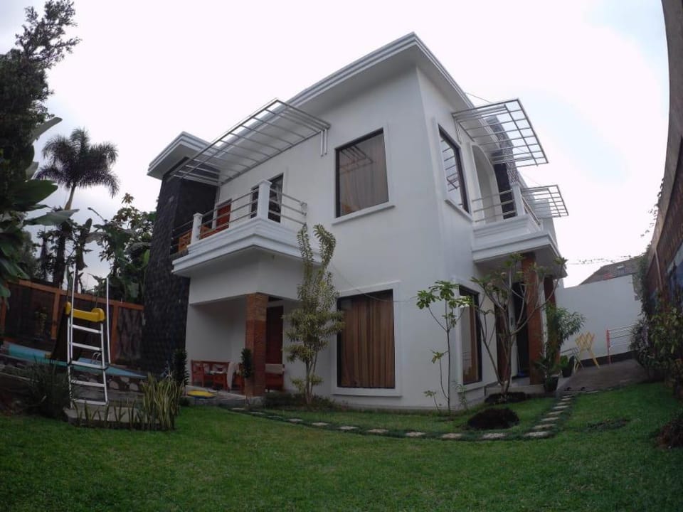 Vila sankis 2 Villa in Cisarua