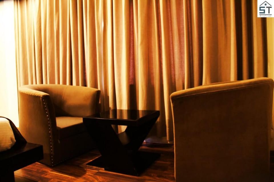 Twin bedded, Room In Heritage Luxury near Airport Vacation rental in India
