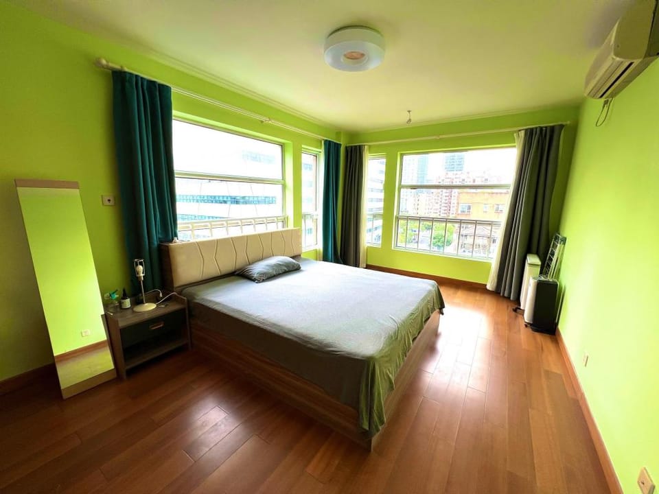 Shanghai-五角场-大学路-顶层超大阳光窗room Apartment in Shanghai