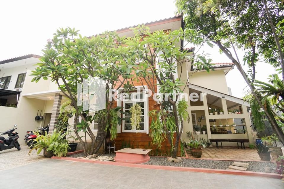 Fazza Syariah Mitra RedDoorz Hotel in Jakarta