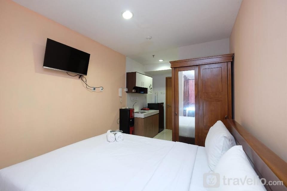 Classic Studio Cinere Bellevue Suites By Travelio Apartment in South Jakarta City