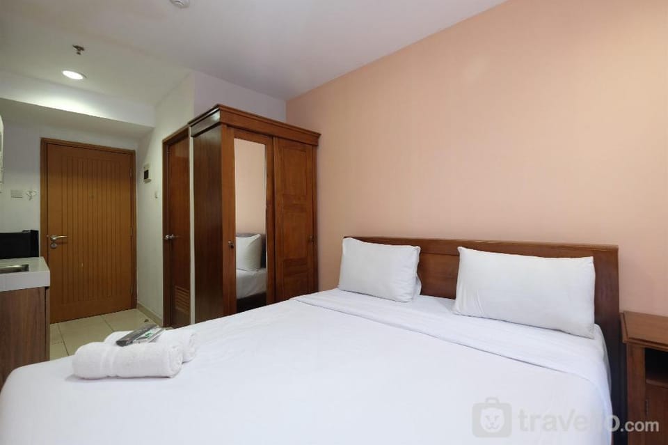 Classic Studio Cinere Bellevue Suites By Travelio Apartment in South Jakarta City