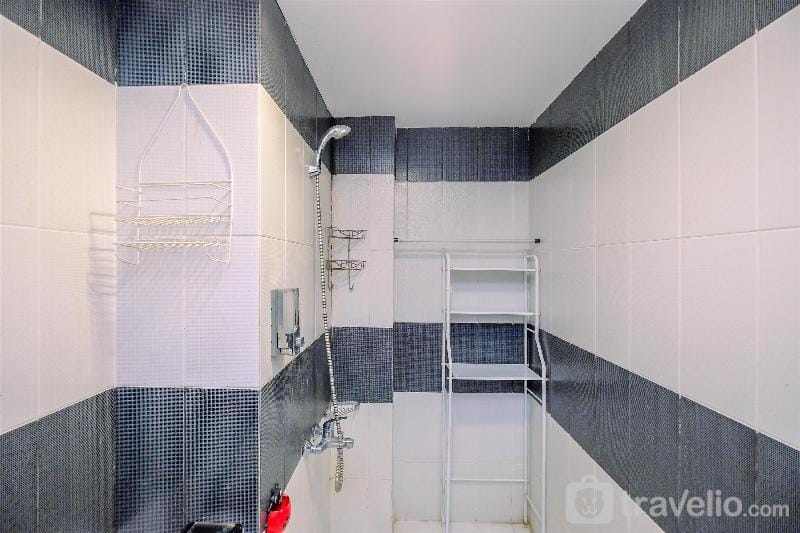 Comfort 2BR Cinere Bellevue Suites By Travelio Apartment in South Jakarta City