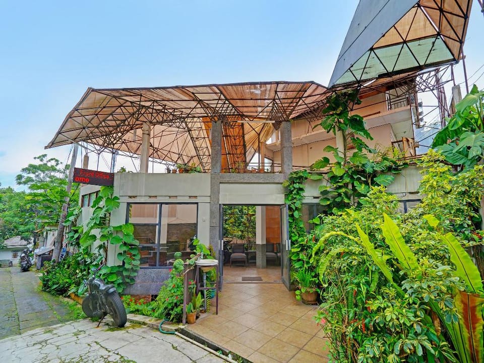 Super OYO Capital O 91810 Hotel Balebat 2 Hotel in Parongpong