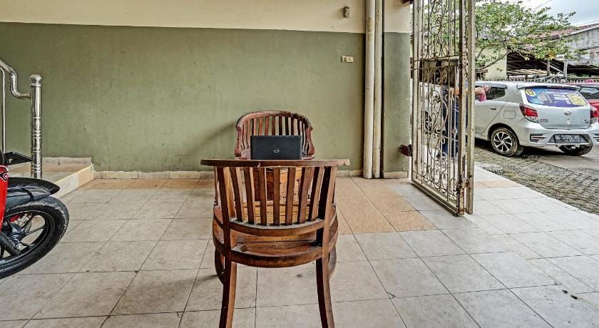 OYO Life 91873 Nugraha Kost Hotel in Indonesia
