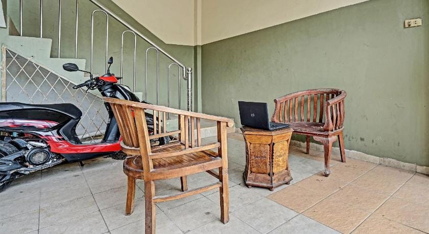 OYO Life 91873 Nugraha Kost Hotel in Indonesia
