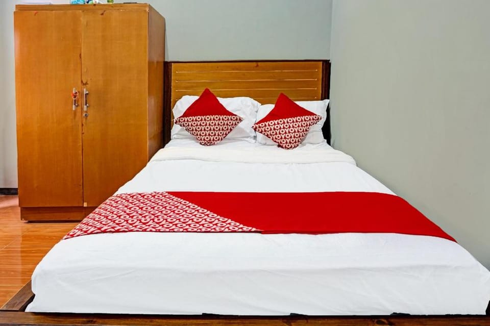 OYO Life 91814 Griya Asoka Syariah Hotel in East Java