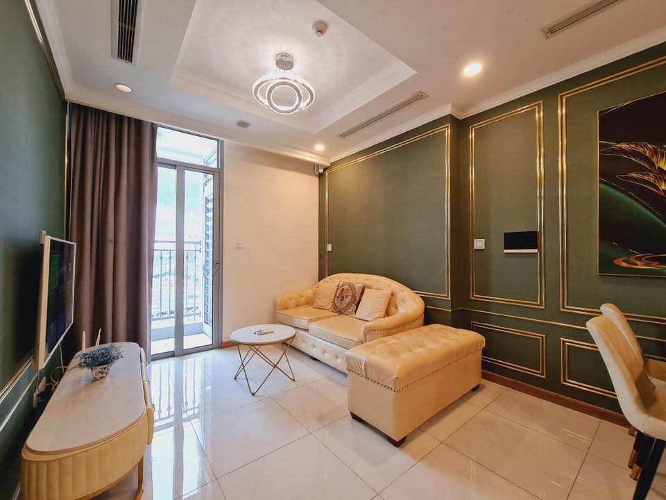 Vinhomes Central Park - GREEN 1 BEDROOM  Apartment in Ho Chi Minh City