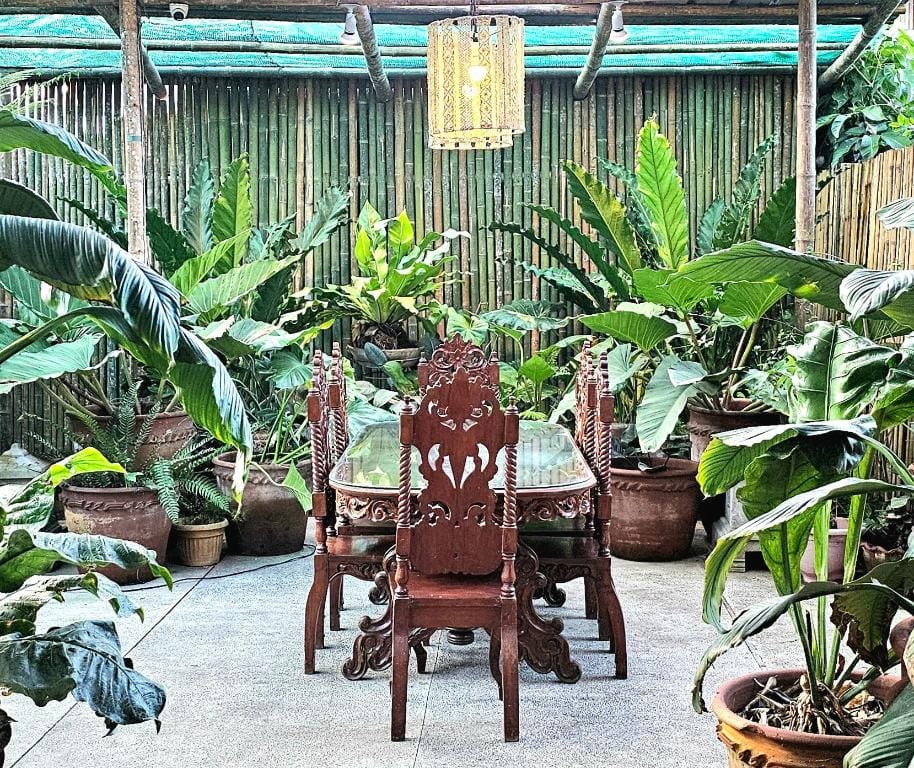 Bease's Bed and Breakfast Hotel in Bicol
