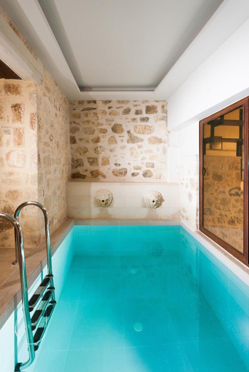 Ali Vafi's Villa - Heated Jacuzzi & Indoor Pool Apartment in Crete