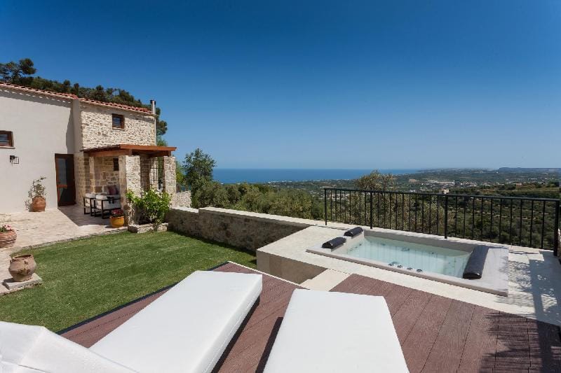 Ali Vafi's Villa - Heated Jacuzzi & Indoor Pool Apartment in Crete
