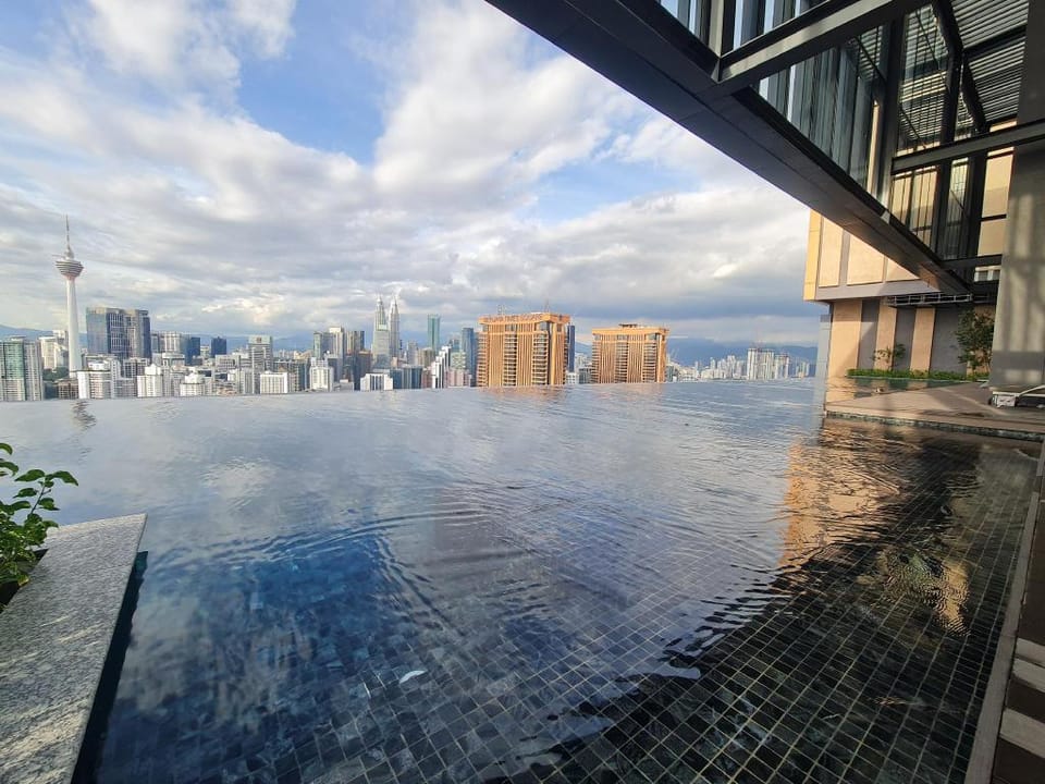 WorldClass Facilities Aprt Stunning Infinity Pool Apartment in Federal Territory of Kuala Lumpur